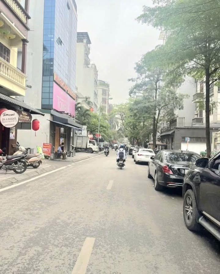 FrontHouse đường Linh Lang, quận Ba Đình 101m² giá 60 tỷ - Kinh doanh đẳng cấp, sổ đỏ chính chủ!