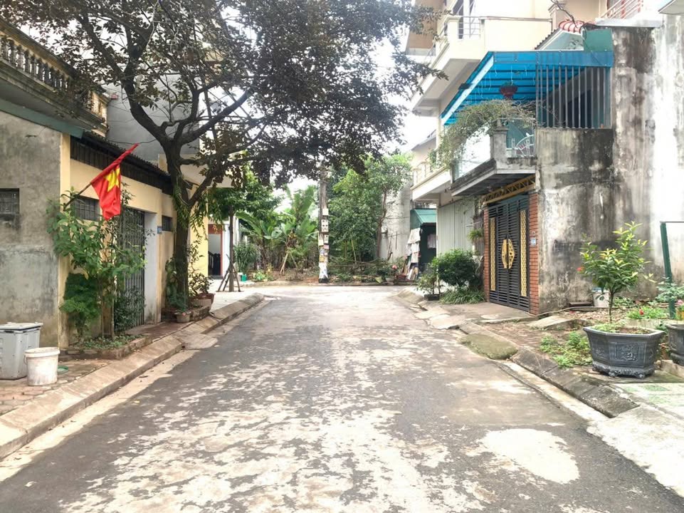 Đất tái định cư Sơn Lộc, Sơn Tây 70m² - Đường ô tô rộng rãi, cơ hội đầu tư tốt!