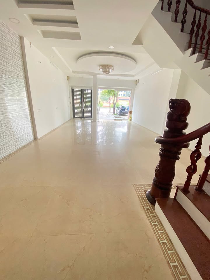 Nhà phố cho thuê đường Lê Nin Vinh 120m² giá 18 triệu - Địa điểm lý tưởng cho văn phòng và dạy học!
