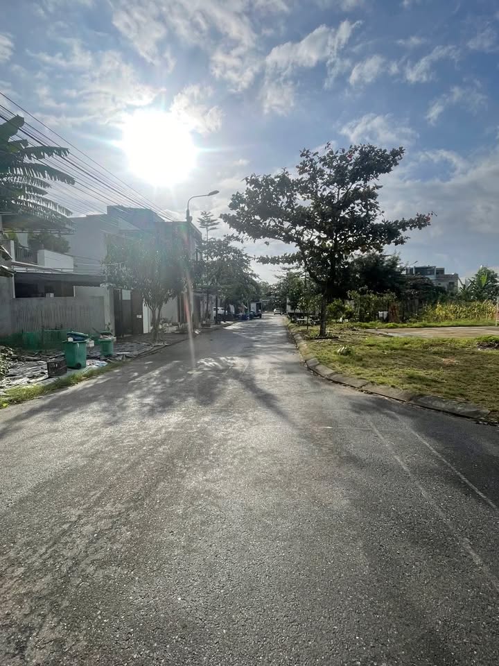 Bán đất mặt tiền 141m² KĐT Nam Hòa Xuân - Giá chỉ 8 tỷ