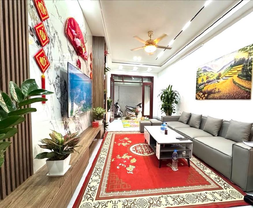 Nhà riêng Cầu Giấy 42m² giá 11 tỷ - Sổ đỏ chính chủ, vị trí đắc địa!