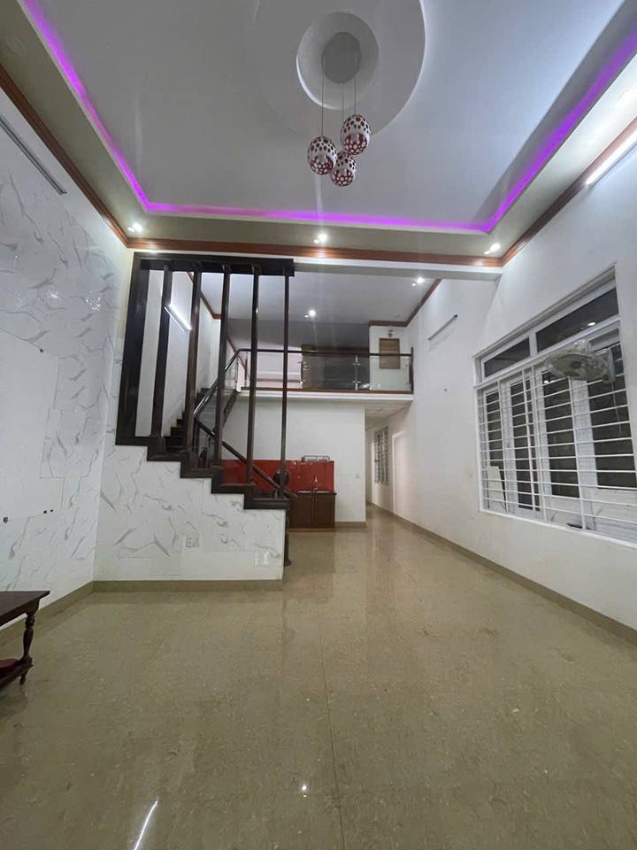 Nhà Hòa Thắng Buôn Ma Thuột 300m² giá 4.5 tỷ - Đường lớn sầm uất, gần sân bay!