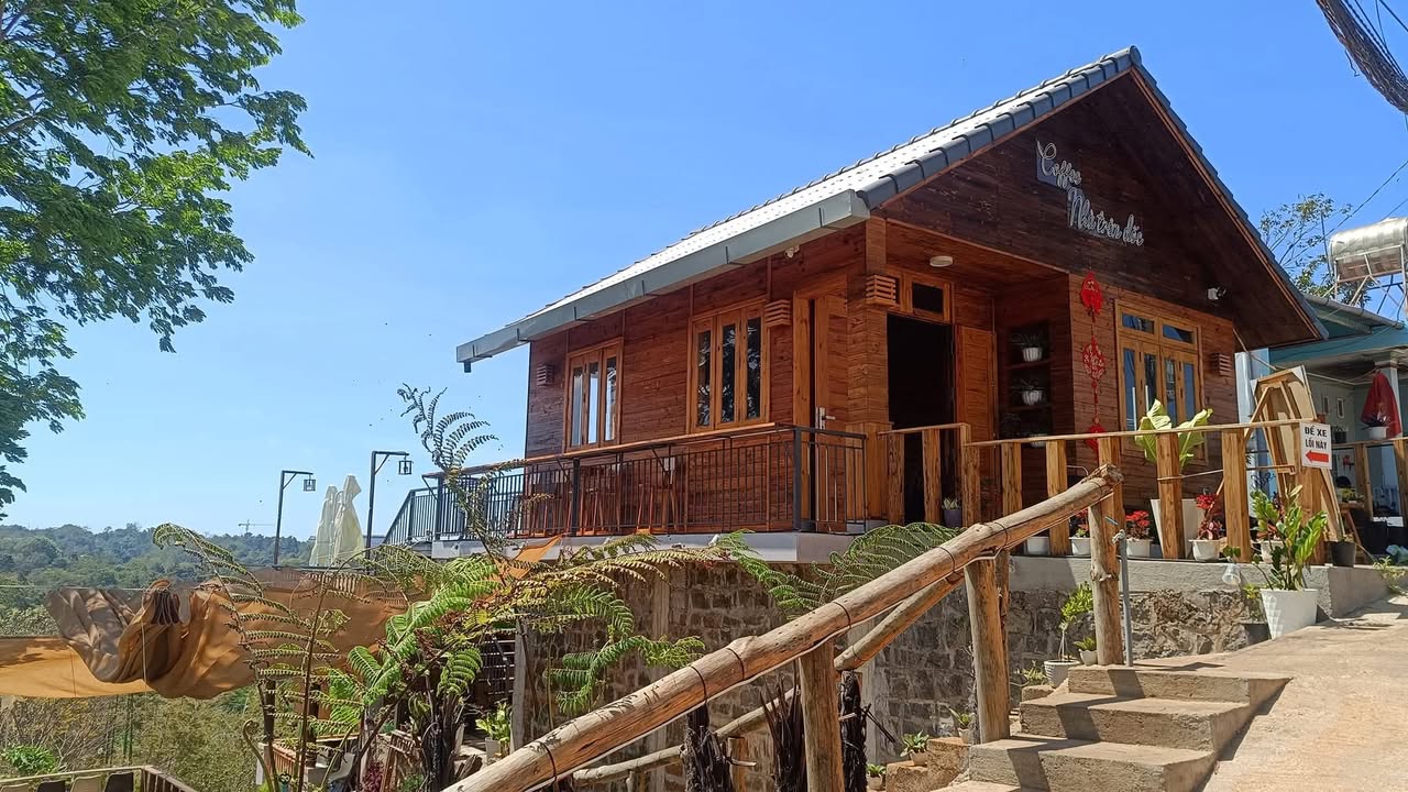 Quán cà phê cho thuê đường Thi Sách Buôn Ma Thuột 2000m² - View đẹp như Đà Lạt!