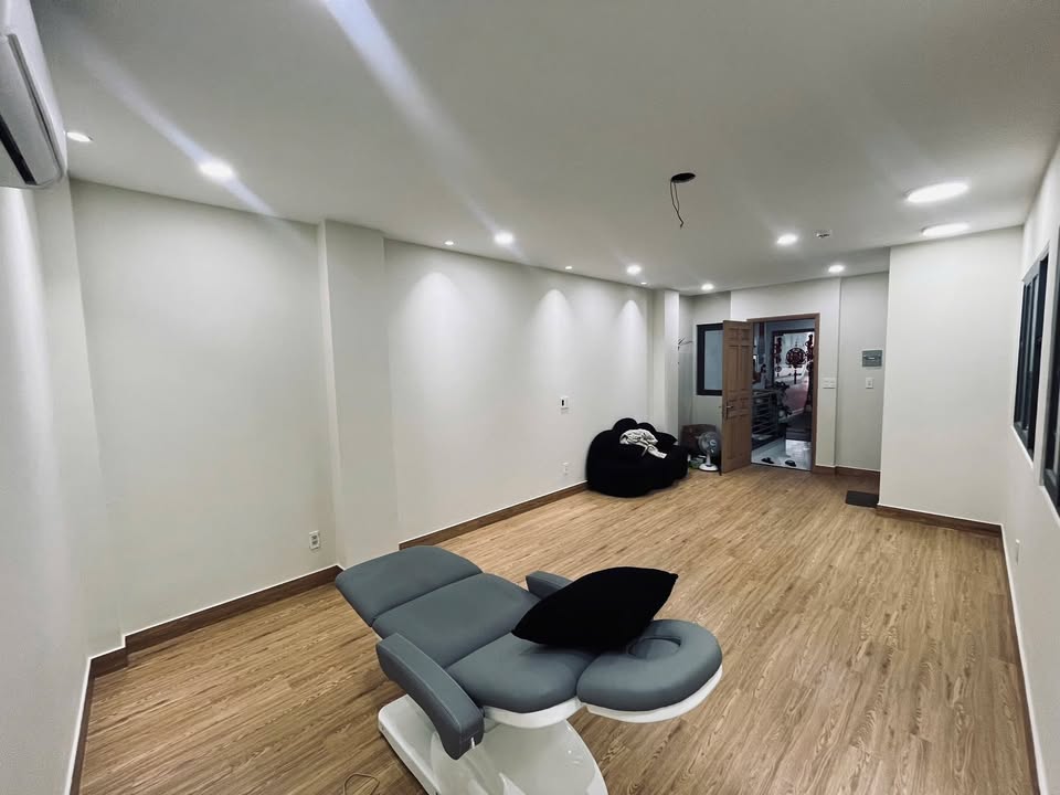 Văn phòng cho thuê 30m² Nguyễn Trọng Tuyển, Phú Nhuận - Giá hợp lý, vị trí đắc địa!