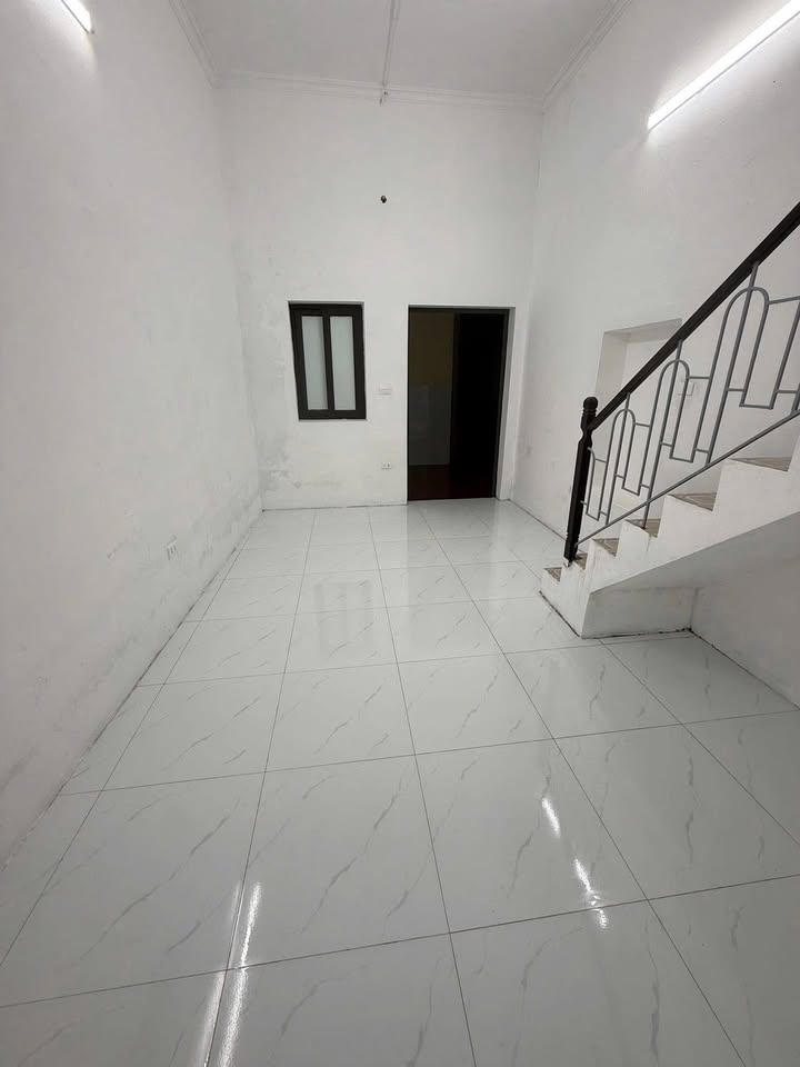 Nhà 3 tầng ngõ Thống Nhất, Hai Bà Trưng, Hà Nội - Giá chỉ 6.5 triệu/tháng, vào ở ngay!
