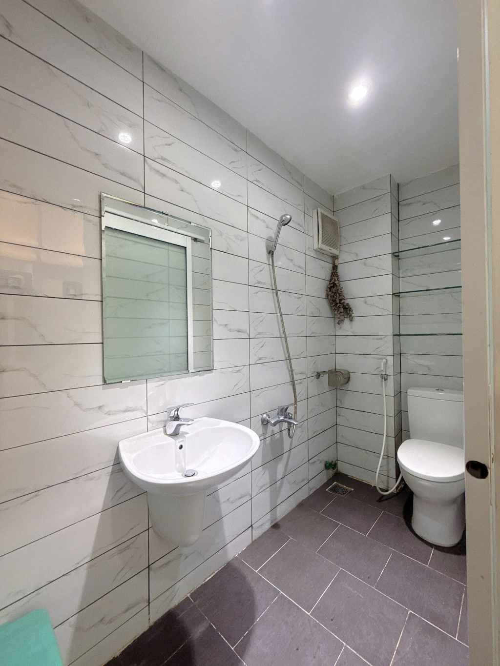 Nhà 3 tầng Quận 5 27m² giá 5,8 tỷ - Đang cho thuê 200 triệu/năm!