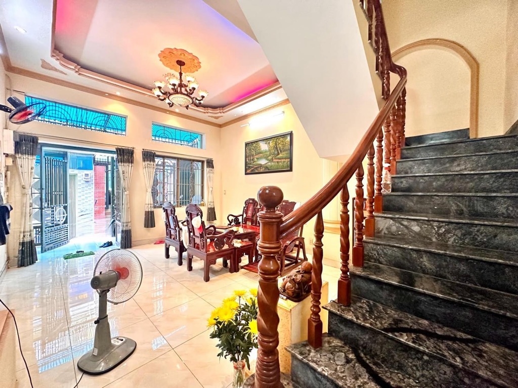 Nhà phố Cách Mạng Tháng 8 Q10 60m² giá 9.2 tỷ - Hẻm an ninh, gần Metro!