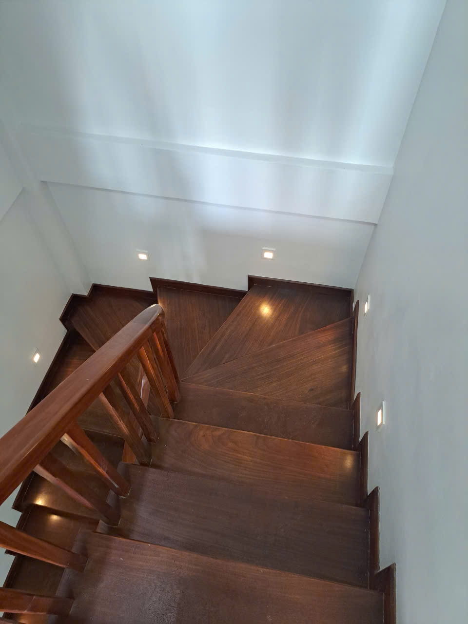 Nhà 5 tầng cho thuê tại Phường Liên Mạc, Bắc Từ Liêm, 30m² - Ô tô đỗ cửa, mới tinh!