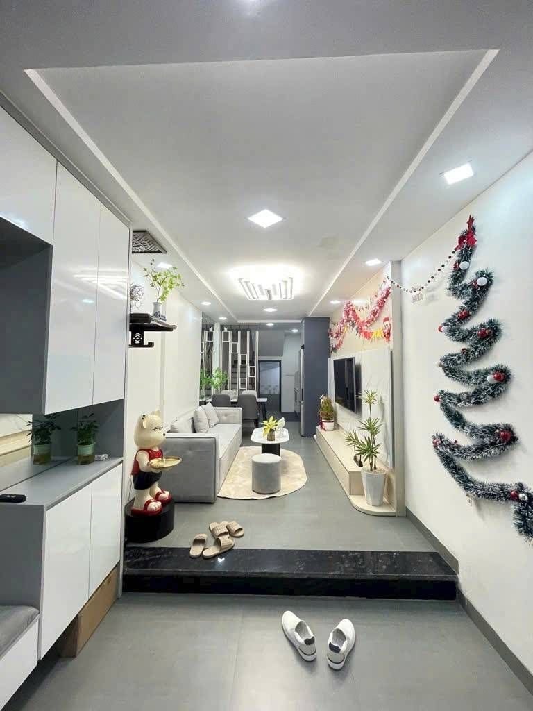Nhà phố Minh Khai 34m² giá 9.2 tỷ - Vị trí đắc địa gần ngã tư và trường đại học