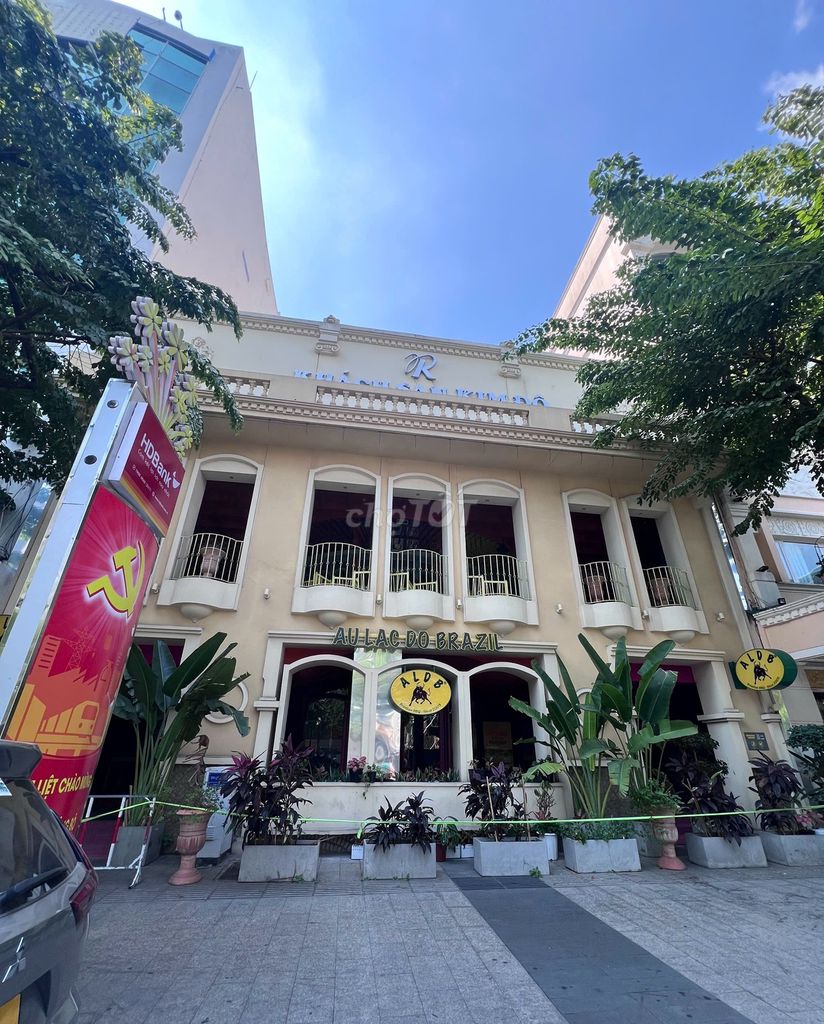 Nhà Mặt Tiền Đường Nguyễn Huệ Quận 1, Diện tích 1200m² - Kinh doanh sầm uất ngay phố đi bộ!