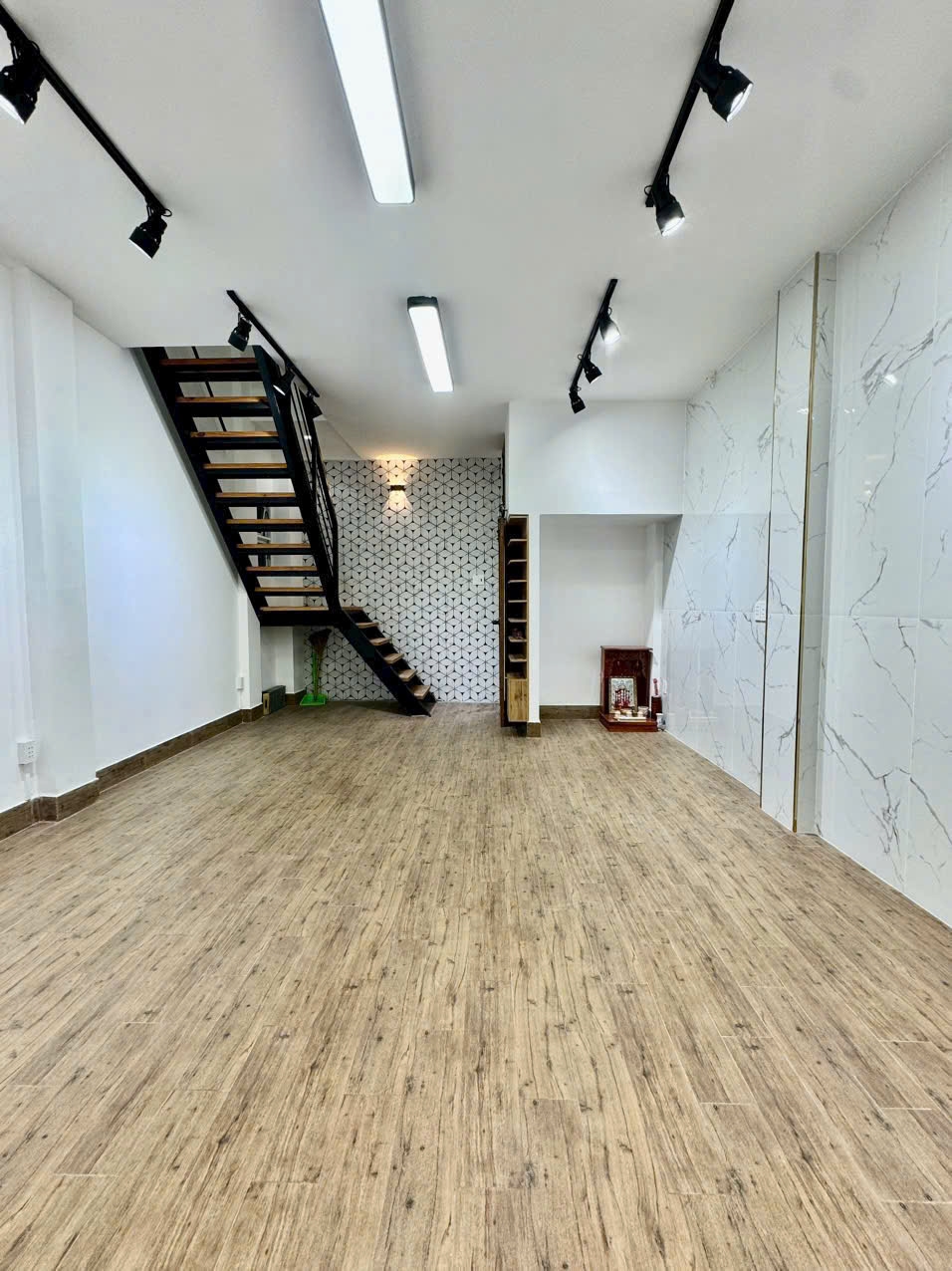 Bán nhà mặt tiền nội bộ Âu Cơ, P.14, Quận 11 - 6.88 tỷ - Kinh doanh sầm uất!