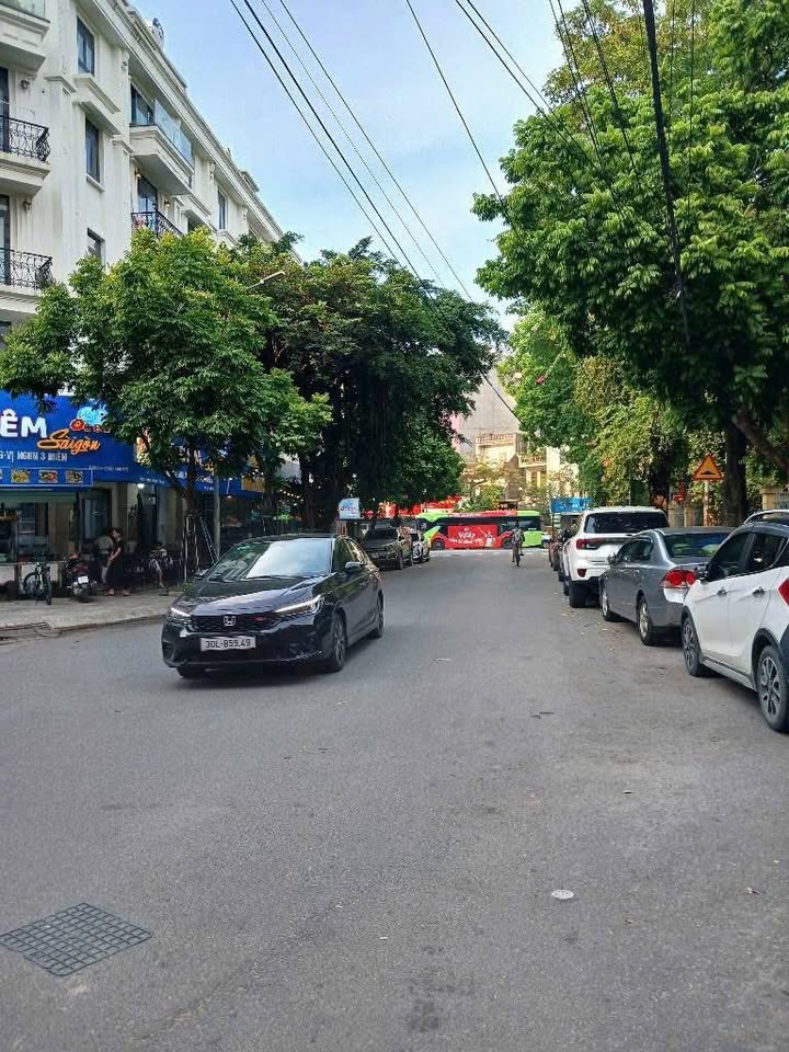 Nhà riêng ngõ 105 Xuân La, quận Tây Hồ, 35m² - Kinh doanh tốt, dân trí cao!