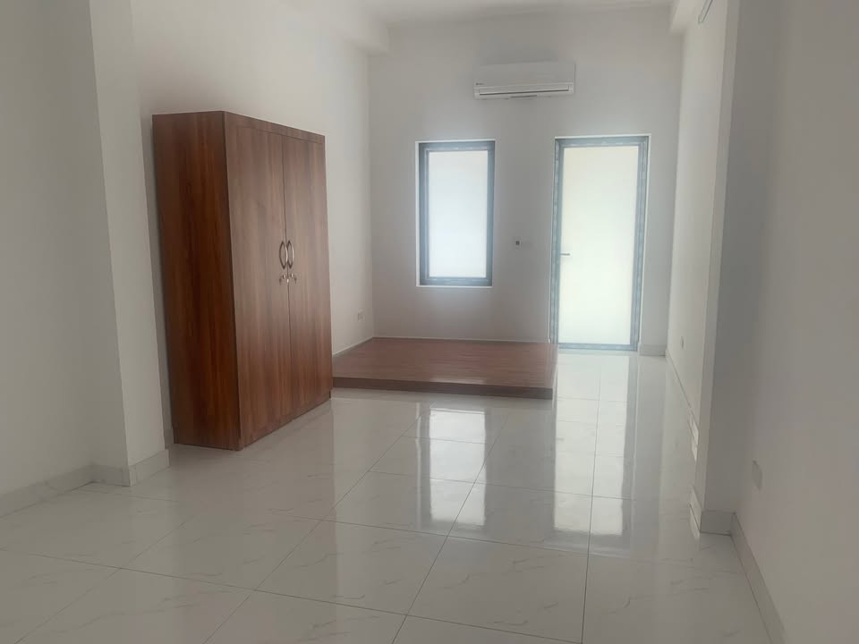 Phòng cho thuê 35m² tại 114 đường Đông Thiên, Vĩnh Hưng - Không gian thoáng đãng, giá thỏa thuận!