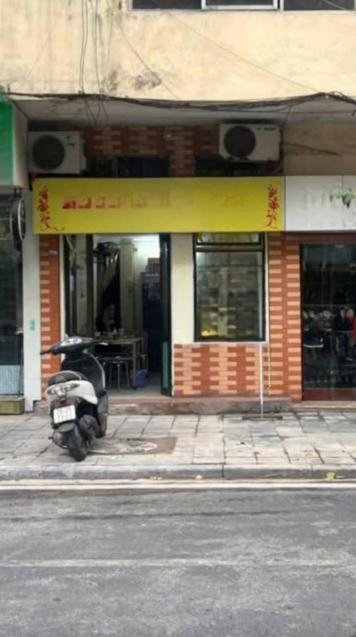 Mặt bằng kinh doanh cho thuê phố Tràng Thi, Hoàn Kiếm 17,3m² - Vị trí đắc địa, giá chỉ 12 triệu/tháng!