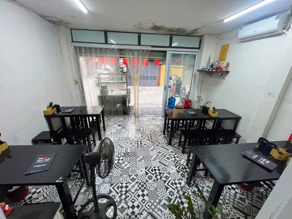 Quán ăn Nghĩa Tân Cầu Giấy 45m² giá 10 triệu - Đầy đủ tiện nghi, sẵn sàng hoạt động!