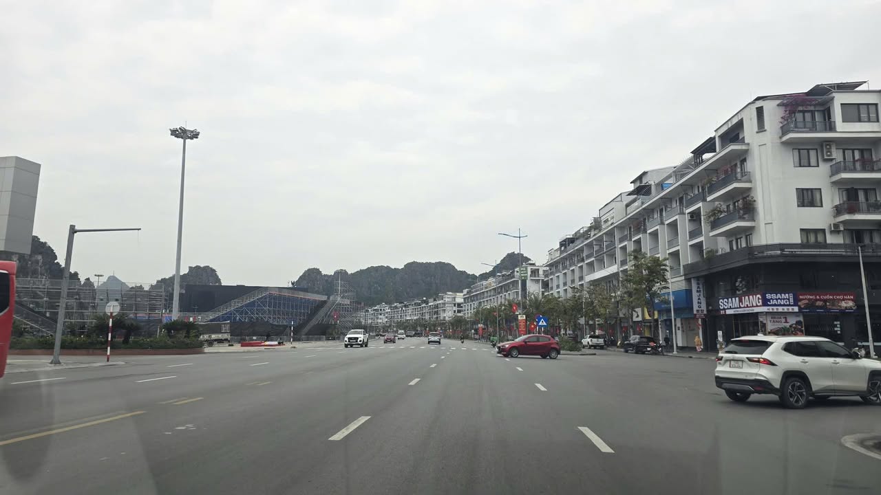 Shophouse cho thuê Monbay Hạ Long 180m² giá 25 triệu - Vị trí đắc địa cho kinh doanh!