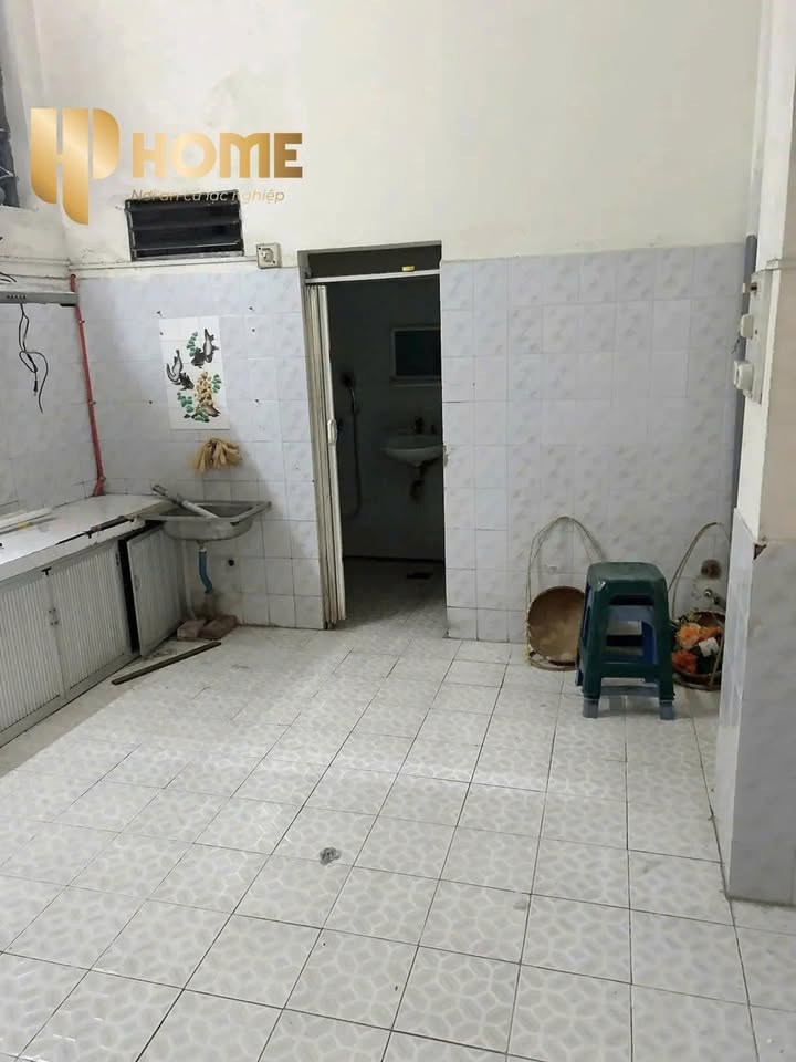 Nhà cho thuê mặt ngõ Trần Nguyên Hãn 72m² giá chỉ 4.5 triệu - Phù hợp cho gia đình và sinh viên!