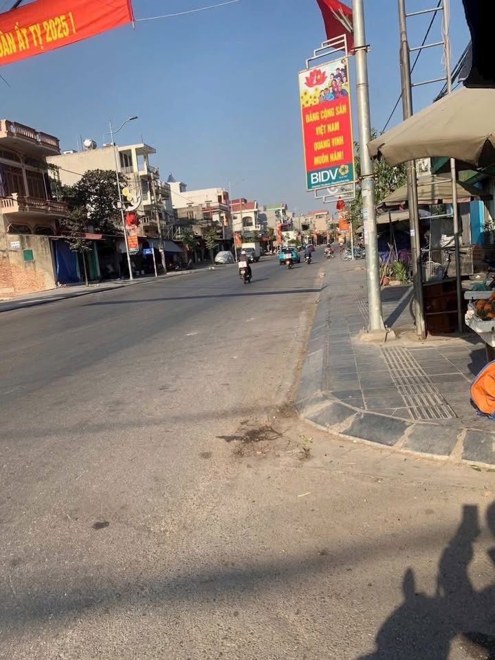 Nhà phố Hùng Vương, Sao Đỏ, Chí Linh 69,5m² giá 1 tỷ - Vị trí đắc địa, kinh doanh sầm uất!