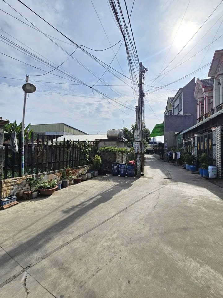 Đất nền Tân Bình Dĩ An 100.8m² giá 3.3 tỷ - Cơ hội đầu tư tuyệt vời!