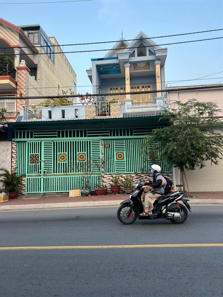 Nhà mặt tiền Liên Thị, Hóc Môn 250m² giá 12.5 tỷ - Kinh doanh thuận lợi!