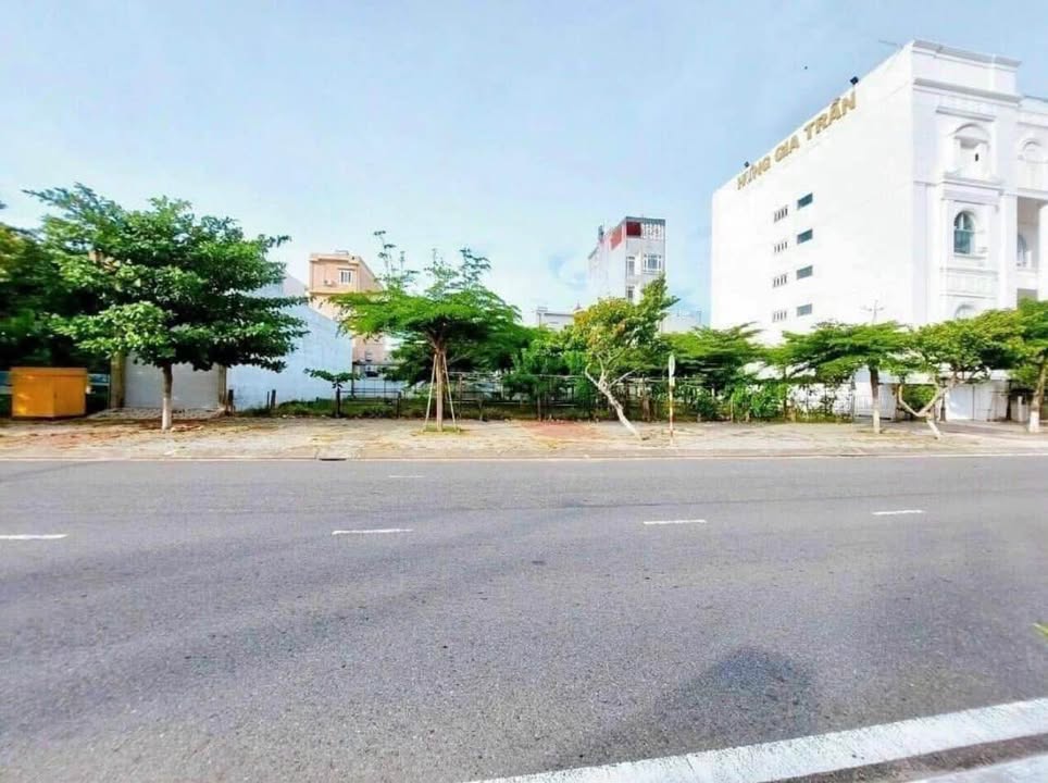 Cho thuê FrontHouse mặt tiền biển Nguyễn Tất Thành 468m² - Vị trí đắc địa cho kinh doanh!