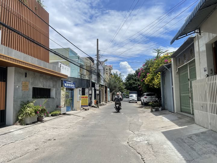 Bán đất thổ cư mặt tiền Nguyễn Trãi, Bình Hưng, 80m² - Nhà cấp 4 giá chỉ 3 tỷ!