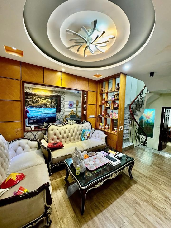 Nhà riêng Hoàng Hoa Thám 37m² giá 11 tỷ - Thiết kế hiện đại, ở ngay!