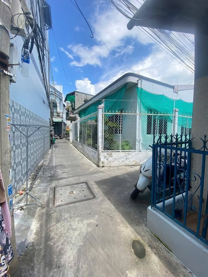 Nhà cho thuê hẻm Hoàng Hoa Thám, 67.5m² giá 2.5 triệu - Nhà sạch đẹp, thuận tiện!