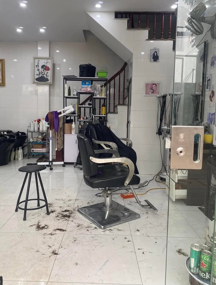 Bán gấp FrontHouse tại Văn Điển, 35m², mặt tiền 6.2m - Kinh doanh sầm uất!