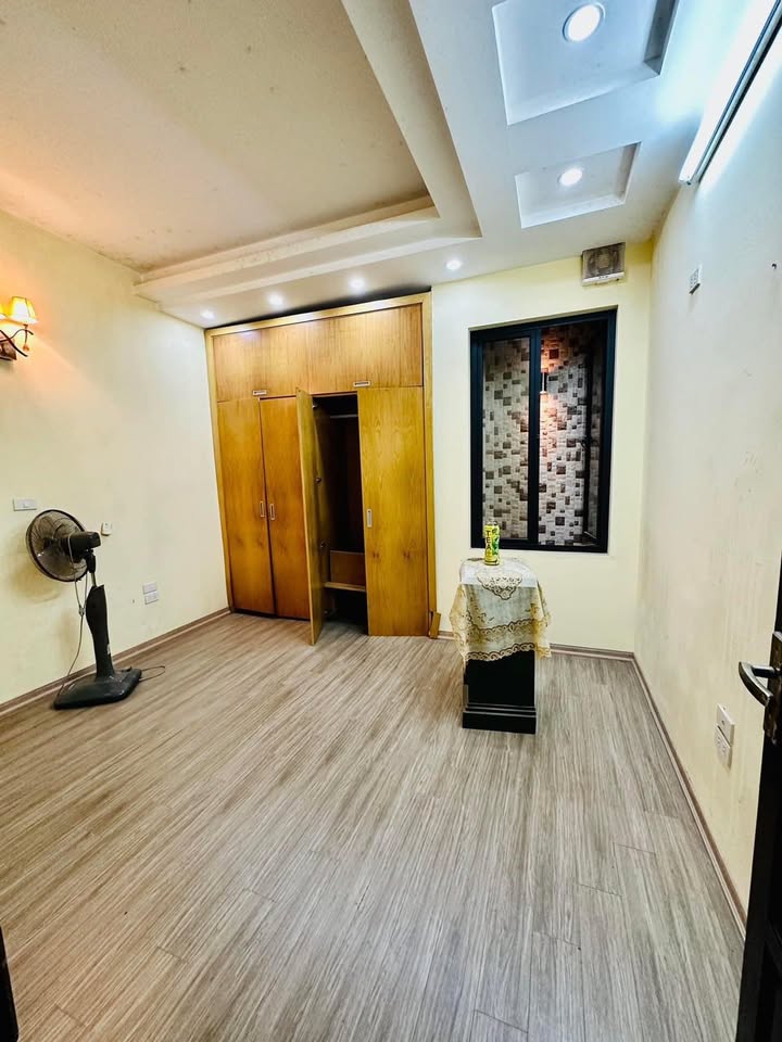 Nhà phố Trần Quốc Hoàn, Cầu Giấy 50m² giá 13.3 tỷ - Sổ đỏ chính chủ, ô tô tránh!