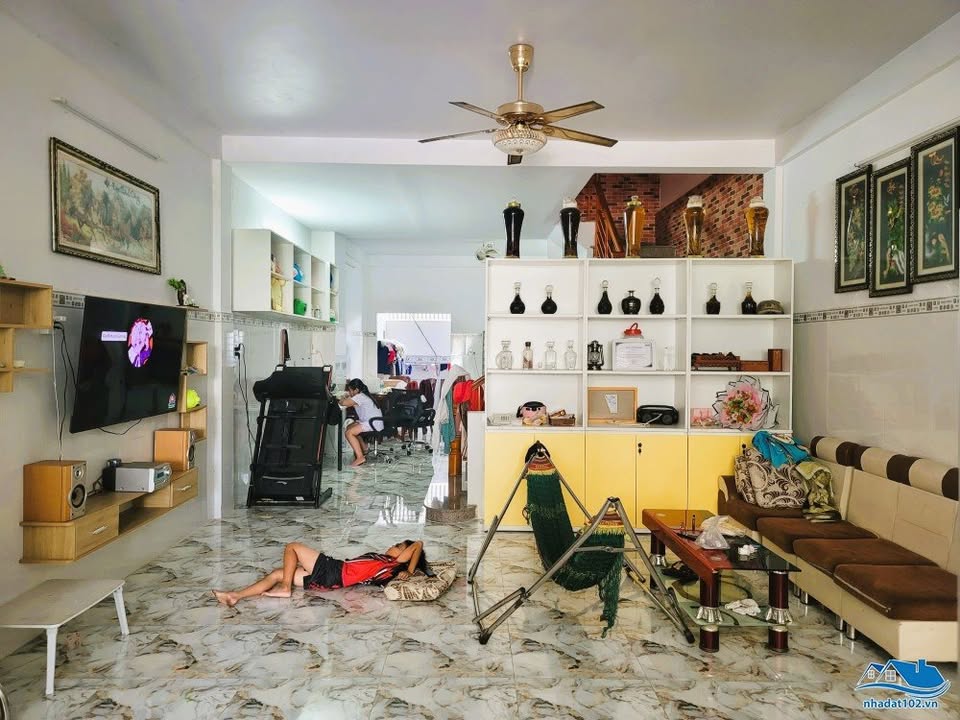 Nhà 1 trệt 1 lầu KDC Bến Xe Tỉnh 100m² giá 1.95 tỷ - Đầu tư sinh lời hấp dẫn!