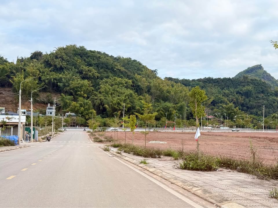 Lô đất mặt đường 18m, gần Trường Quốc tế Bình Minh, 135m², giá 2 tỷ - Cơ hội đầu tư lý tưởng!