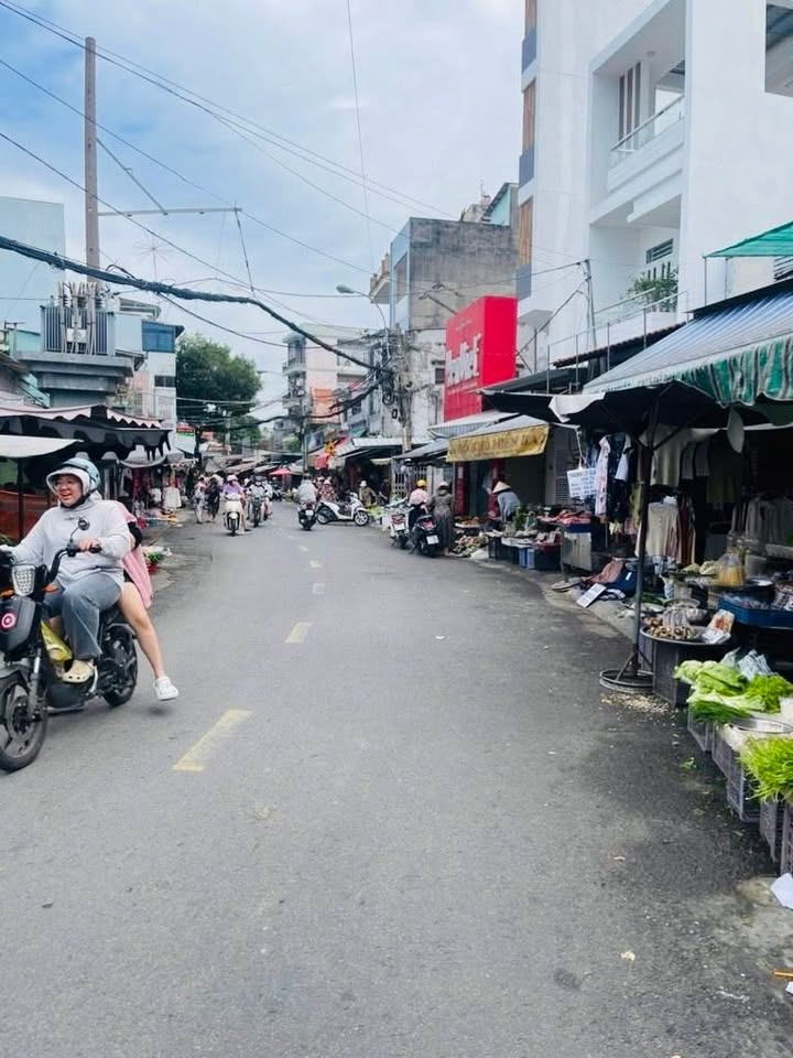 Nhà phố Tân Phú 79m² giá 8 tỷ - Tiện kinh doanh, ô tô vào tận nhà!