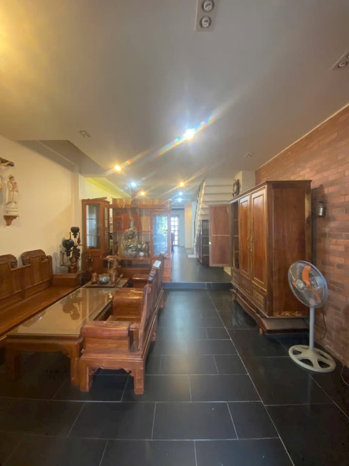 Nhà phố Phú Thủy, Phan Thiết 135m² giá 6.5 tỷ - Kết cấu 3 tầng, tiện ích phong phú!