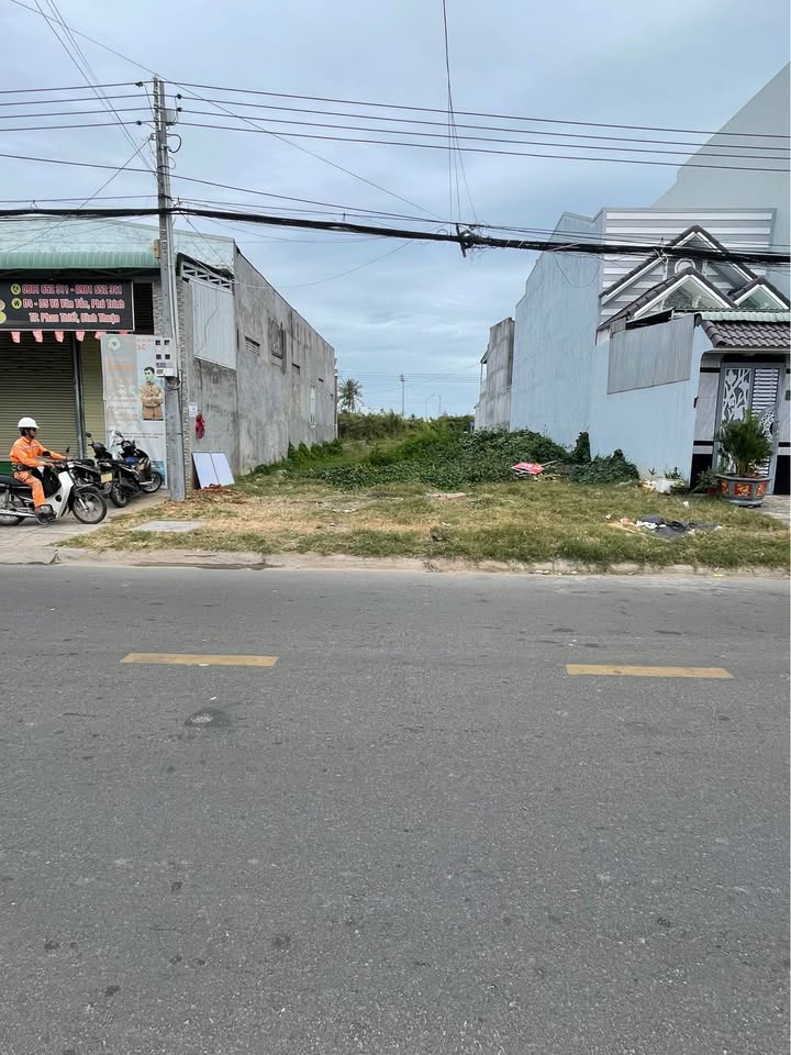 Cho thuê mặt tiền đường Võ Văn Tần 200m² - Phù hợp mở quán ăn, cà phê