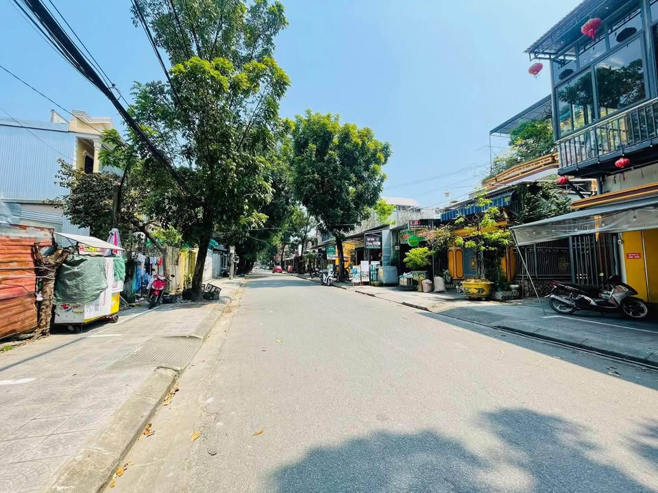 Nhà 2.5 tầng mặt tiền Hoàng Diệu, phường Tây Lộc, TP Huế 223m² giá 6.2 tỷ - Thích hợp cho an cư và kinh doanh!