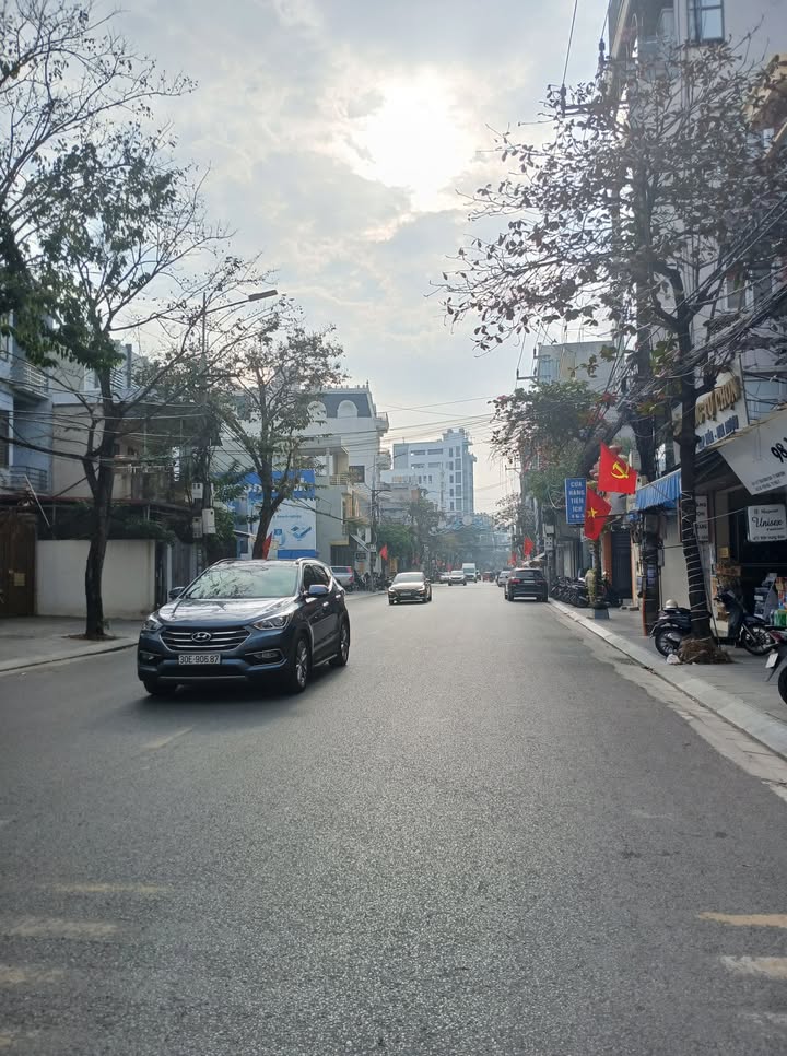 Nhà 3 tầng mặt đường Nguyễn Thi, Nam Định 48m² giá 4.2 tỷ - Cơ hội sở hữu đắc địa!