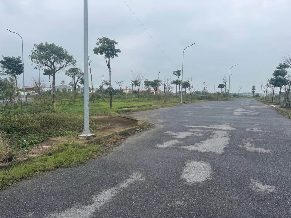 Đất đẹp khu Bắc Lê Lợi - Đức Ninh, Đồng Hới 200m² giá 2.3 tỷ - Đầu tư sinh lời cao!