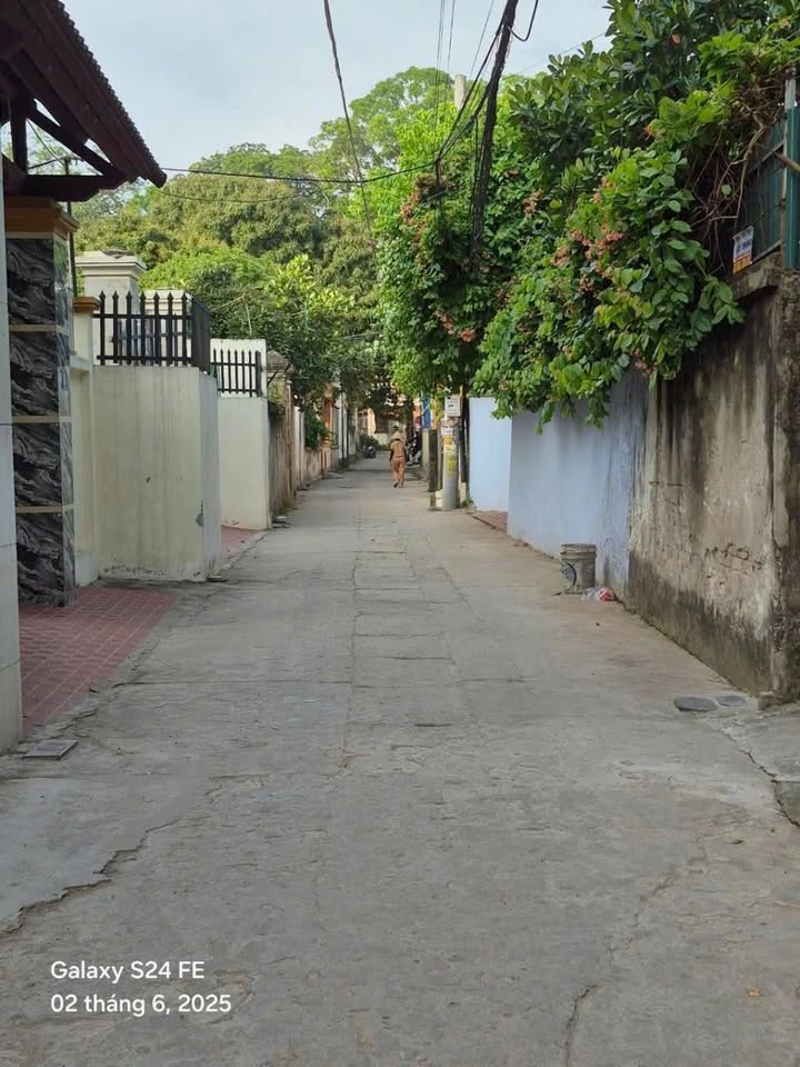 Nhà 3 tầng Ngõ 6 Liên Ninh 43m² giá 500 triệu - Dân xây kiên cố, ô tô vào được!