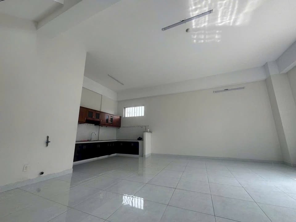 Căn hộ Lê Thành A Bình Tân 126m² giá 10 triệu - Không gian lý tưởng cho cả ở và kinh doanh!