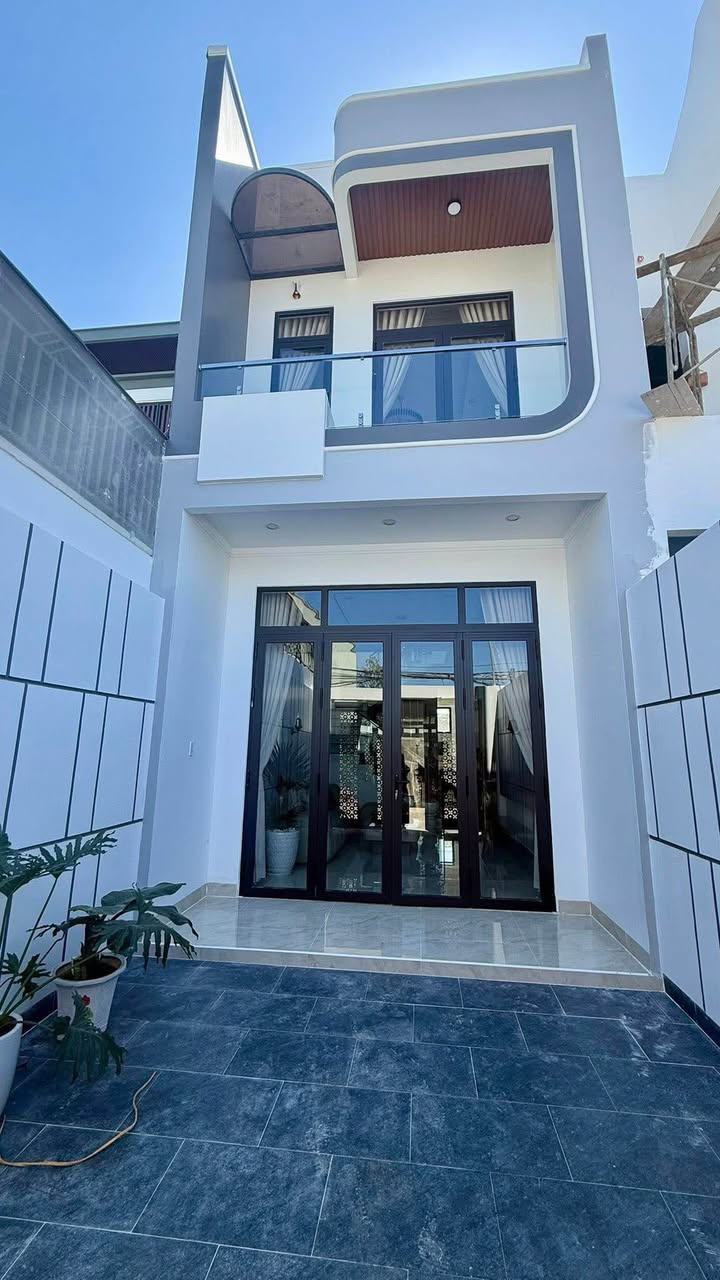 Nhà liền kề hẻm 246 Phù Đổng 165m² giá 2.39 tỷ - Thiết kế hiện đại, nội thất sang trọng!