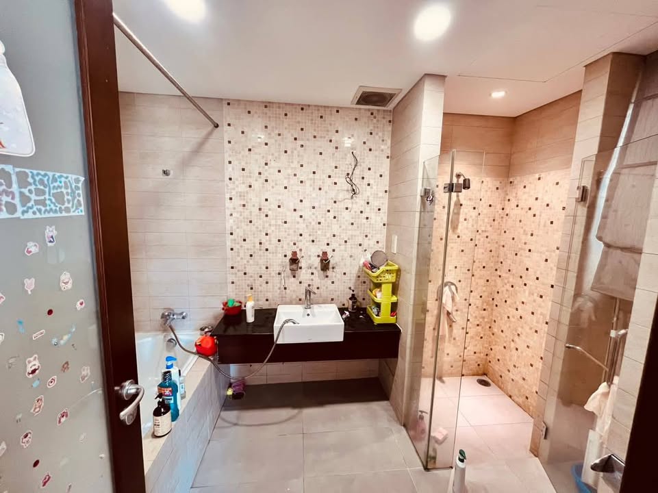 Căn hộ Everich 1, Quận 11, 120m² giá 19 triệu - Căn góc thoáng đãng!