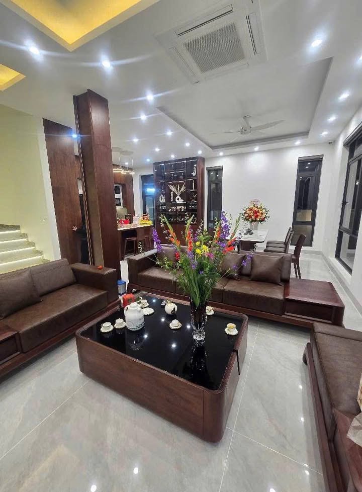 Nhà phân lô phố Dương Khuê, Cầu Giấy 52m² giá 20,2 tỷ - Kinh doanh thuận lợi!