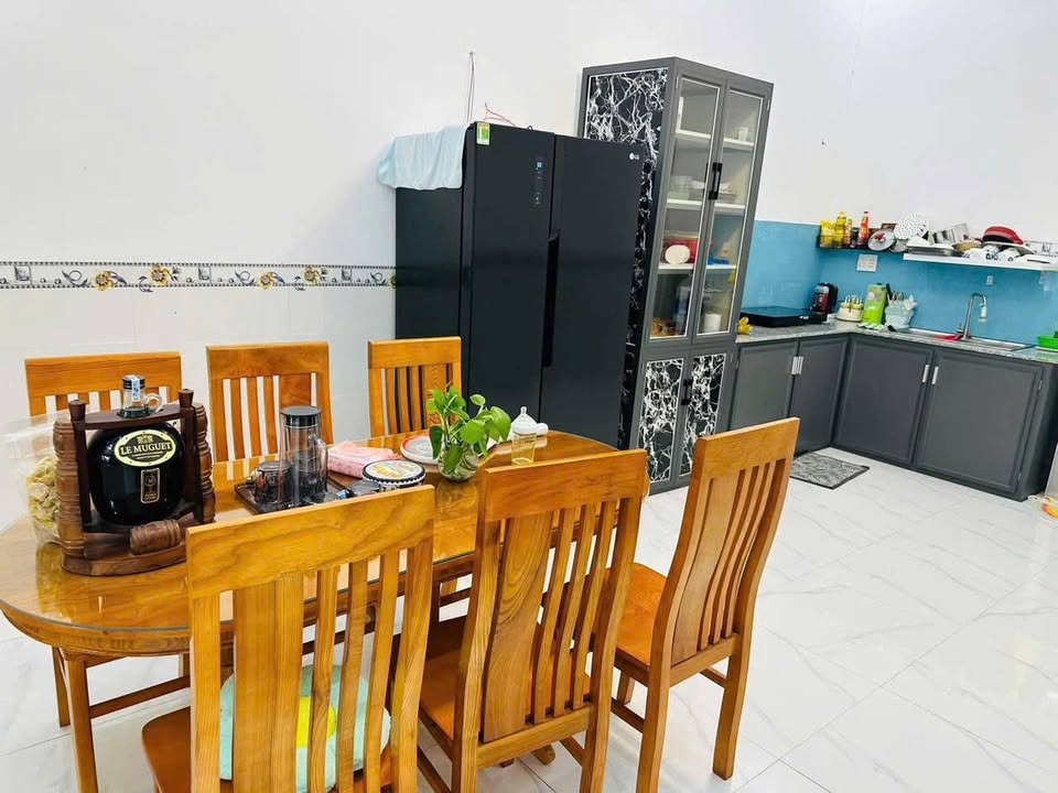 Nhà Hòa Long 140m² giá 2.43 tỷ - Mặt tiền đường nhựa thoáng đãng!