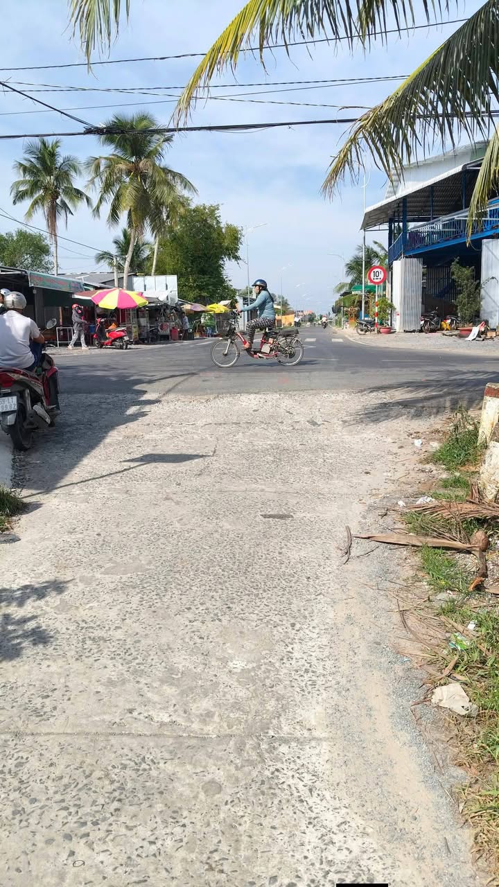 Đất thổ cư 300m² tại Tân Phong, Cai Lậy - Giá chỉ 2.7 tỷ, mặt tiền 30m!