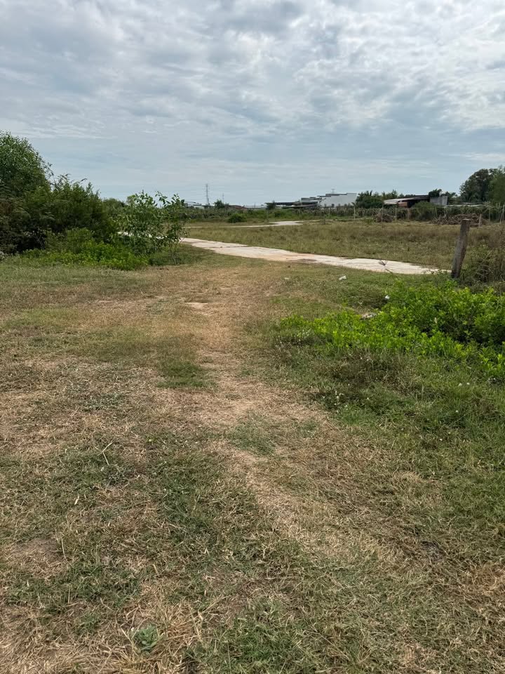 Đất nền Hàm Liêm 957m² giá 4 tỷ - Sổ đỏ chính chủ, 2 mặt tiền đẹp!