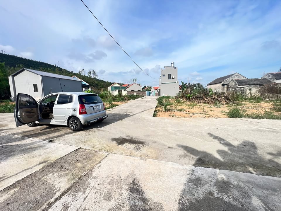 Đất nền Hạ Long, phường Việt Hưng 75.6m² chỉ 700 triệu - Đường ô tô đỗ cửa!