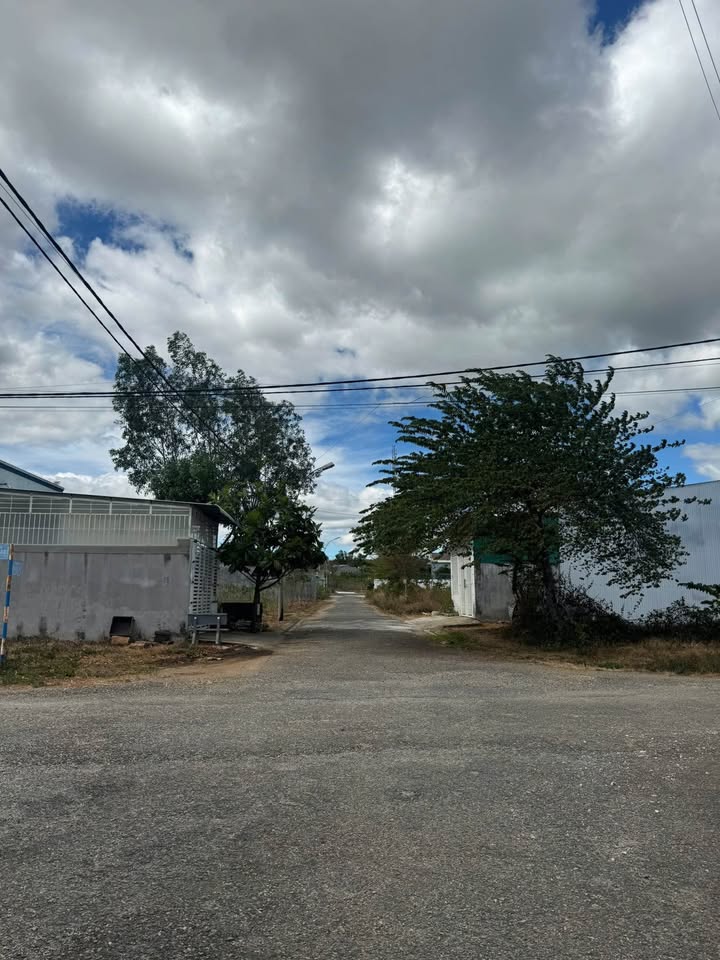 Đất nền Ngô Mây Kon Tum 135m² giá 700 triệu - Sổ đỏ chính chủ ngay!