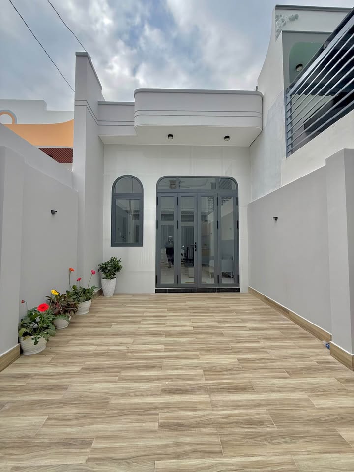 Nhà mới Ấp 5, Đạo Thạnh 92m² giá 1.26 tỷ - Phù hợp cho gia đình đông đúc!