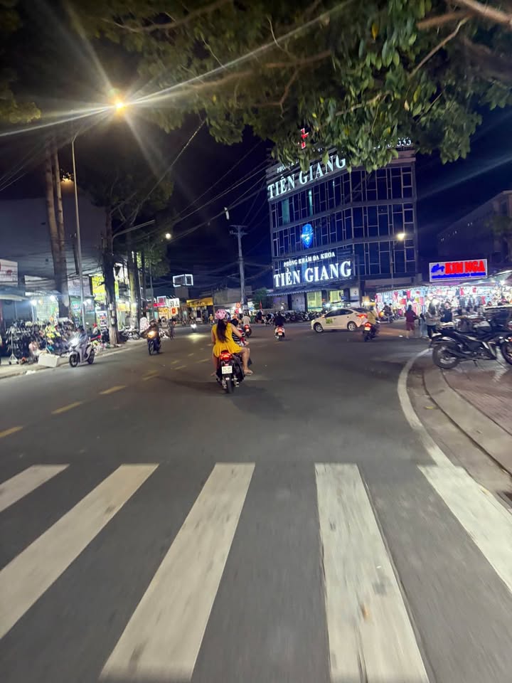 Nhà liền kề Lê Văn Phẩm, Đạo Thạnh, Mỹ Tho 44.3m² giá 4.7 tỷ - Vị trí đắc địa kinh doanh!